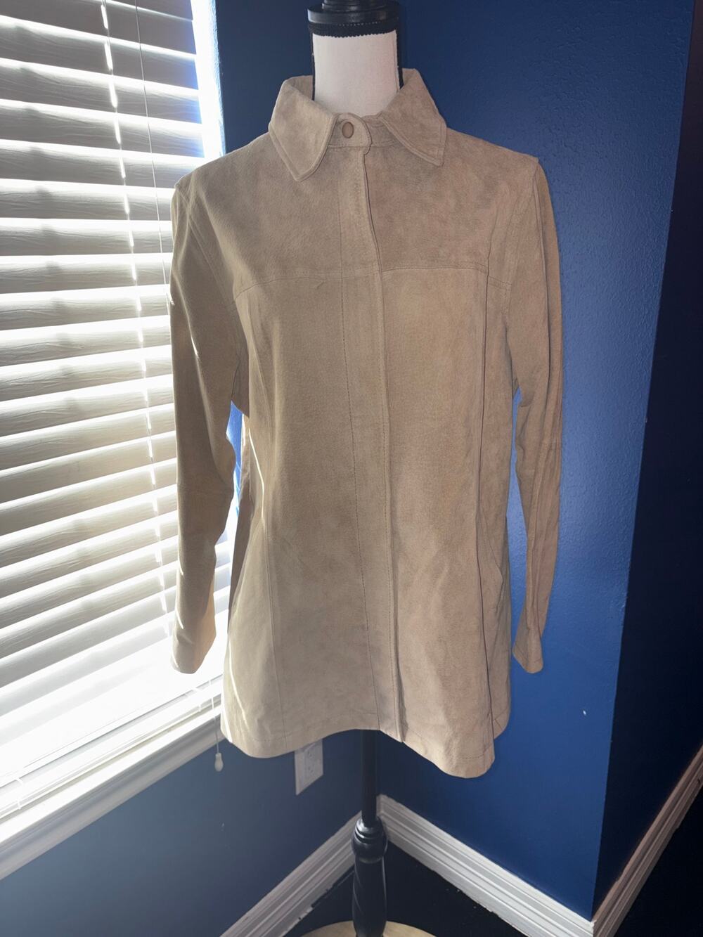 A.M.I Leather Shirt‑Jacket – Size M – Zipper Closure